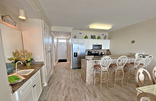 Ono Island Condominio | Regency Isle 703 2 Bedroom Condo by RedAwning