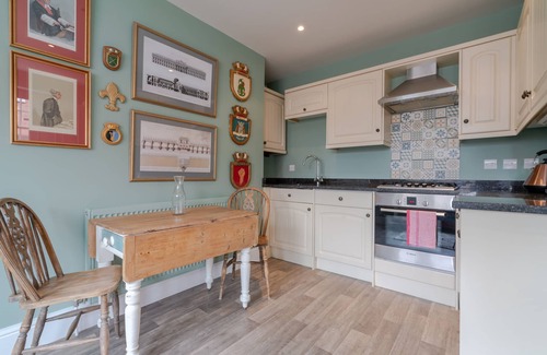 Gloucester Casa | Regency style ground floor apt near Gloucester Docks with secure parking