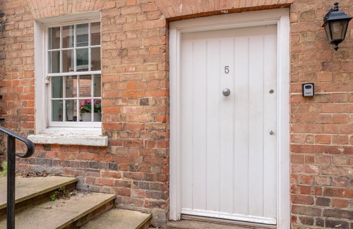 Gloucester Casa | Regency style ground floor apt near Gloucester Docks with secure parking
