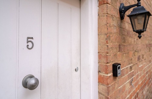 Gloucester Casa | Regency style ground floor apt near Gloucester Docks with secure parking
