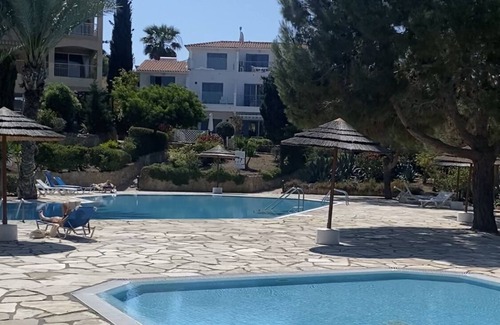 Moutallos Apartamento | Regina Gardens 1, Venus Beach -6 min, Sunset Sea View, Gated Complex