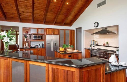 Worrigee Casa | Reign Manor and Coach House
