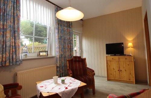 Strackholt Apartamento | Reihenhaus in Strackholt mit beheiztem Pool