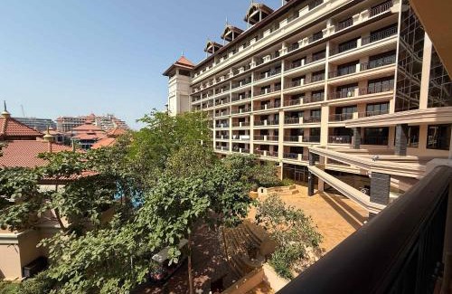 Palm Jumeirah Apartamento | Reimagined 3BR Apartment in 5-star Resort