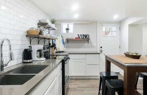 Washington Park Condominio | Rejuvenate in a Renovated Wash Park Garden House
