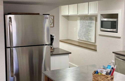 Washington Park Condominio | Rejuvenate in a Renovated Wash Park Garden House