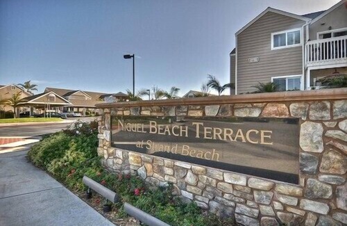 Dana Point Condominio | Rejuvenezca su espíritu con un paseo descalzo en la arena y surf