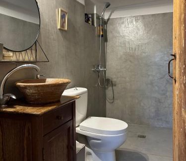 Kato Gouves Casa | Rejuvenated 70s cottage