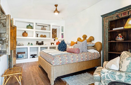 Magnesia Falls Cove Casa | Rejuvenating retreat with pool, artistic finishes, & mtn views - dog-friendly