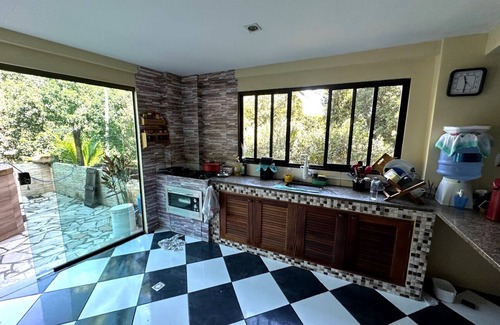 Jacarepagua Casa | Relax in nature with a mountain climate. Pets are allowed, because of the pool and barbecue.
