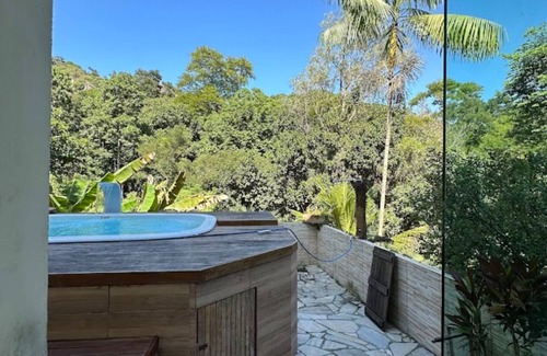 Jacarepagua Casa | Relax in nature with a mountain climate. Pets are allowed, because of the pool and barbecue.