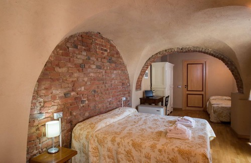 Montalto Cama Y Desayuno | Relais Palazzo Paleologi - Secolo XIV