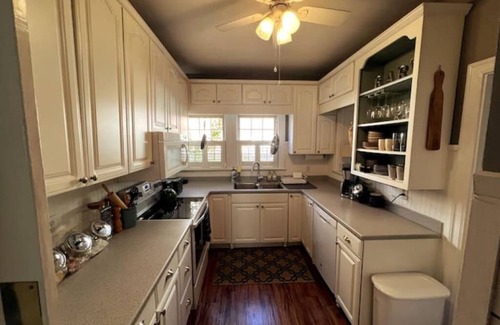 Snow Hill Casa | Relax after a family or sporting event, enjoying the backyard or the fireplace.