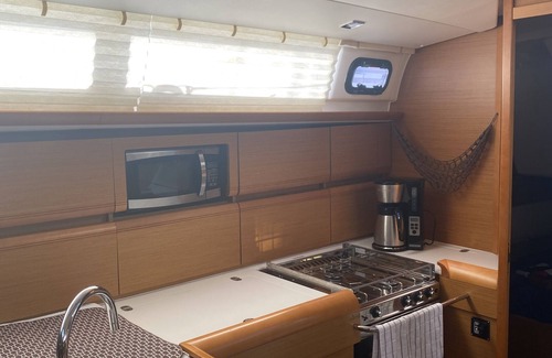 Burnt Store Marina Alquiler De Eote | Relax and enjoy life’s simple pleasures! Come stay on a 52ft yacht