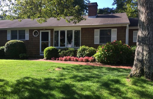 Hampton Bays Casa | Relájate y disfruta de esta ubicación privada en Hampton Bays