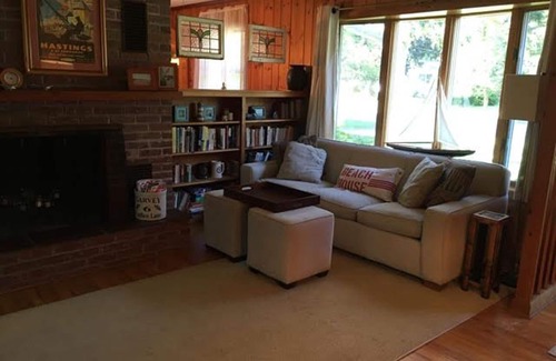 Hampton Bays Casa | Relájate y disfruta de esta ubicación privada en Hampton Bays