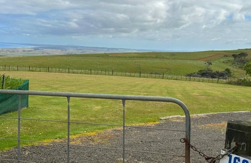 Ahipara Cabaña | Relax and enjoy the view, 5 minutes drive from Ahipara beach