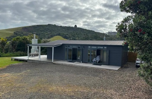 Ahipara Cabaña | Relax and enjoy the view, 5 minutes drive from Ahipara beach
