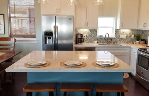 San Luis Casa | Relax and enjoy water views of the Gulf and beautiful home so near the beach!