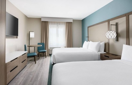 Marathon Hotel | Relax and Recharge! 4 Awesome Units, Free Breakfast, Near Marathon Air Museum