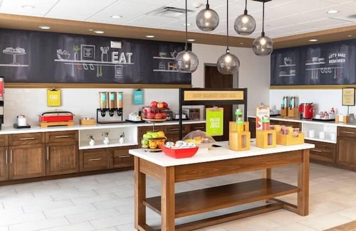 Tigard Casa | Relax and Recharge! 4 Great Units, FREE Buffet Breakfast, Free Parking