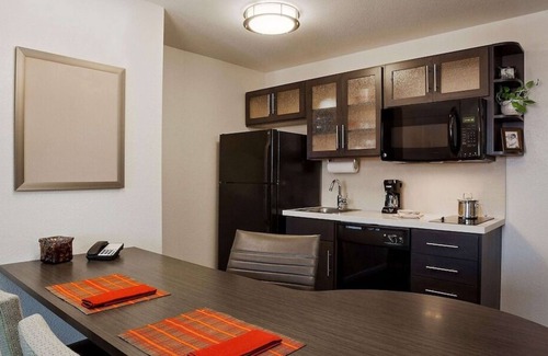 Westchase Casa | Relax and Recharge! FREE Parking, Pets Allowed, Near Boone Road Park Trail!