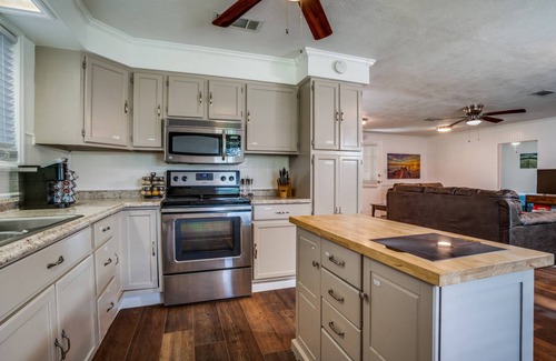 Pottsboro Casa | Relax and Reconnect at Lake Texoma Lodge - Tranquil Setting Near Marinas and Choctaw Casino!