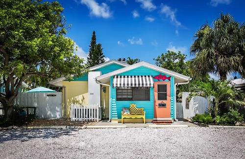 Ilexhurst Cabaña | Relax and Tan on Your Private Patio. Just a minute to the beach