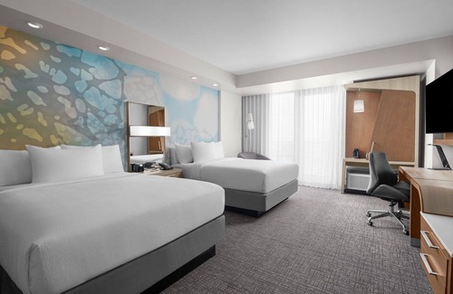 Clearwater Beach Hotel | Relax and Unwind! 2 Great Units, Outdoor Pool, On-Site Restaurant and Bar
