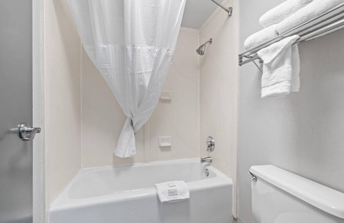 Orchard District Hotel | Relax and Unwind! 4 Convenient Units. Minutes Away to Historic Downtown!