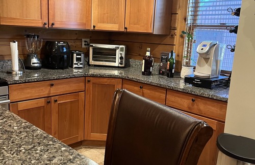 Helmsburg Cabina | Relax and unwind at a beautiful peaceful cabin retreat!