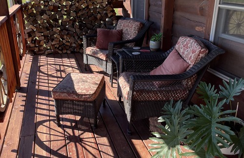 Helmsburg Cabina | Relax and unwind at a beautiful peaceful cabin retreat!