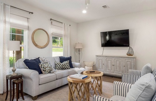 Samantha Casa | Relax and Unwind at Our Stunning 2 bed/ 1.5 bath Guest House on Lake Tuscaloosa