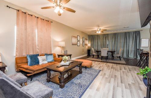 Conroe Casa | Relax and Unwind at Our 7BR Oasis