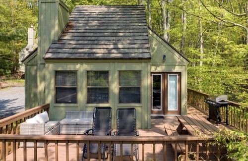 Davis Cabina | Relax and Unwind at the Bear Stroll Bungalow