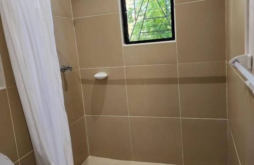 Cayo Corker Apartamento | Relax and Unwind in Our Serene Poolside Studio Retreat!"
