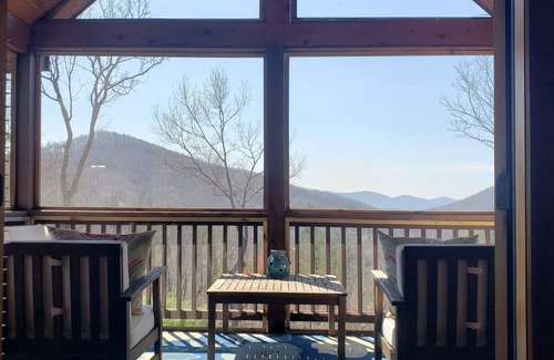 Blue Ridge Cabina | ¡Relájese y descanse en la tranquilidad de la naturaleza en las montañas del norte de Georgia!