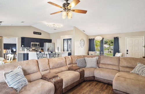 Spring Hill Casa | Relax and Unwind in our Beautiful, Spacious Home with Heated Salt Water Pool