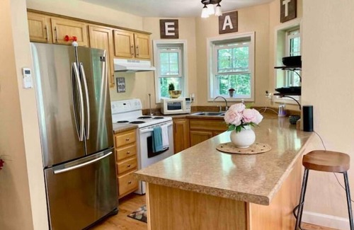 Weaverville Apartamento | Relax and unwind in this spacious one level apartment with amazing views!