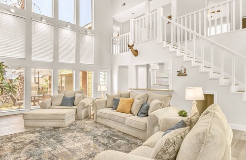Seven Coves Casa | Relax and unwind on the deck with water view of Lake Conroe