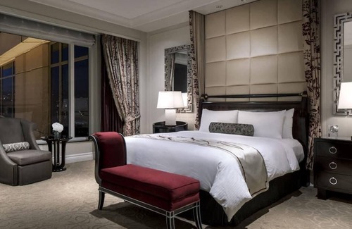 Las Vegas Casa | Relax and Unwind! Outdoor Pool, FREE Parking Near Shark Reef Aquarium!