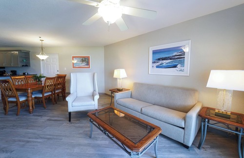 Crystal Harbour Apartamento | Relax and Unwind! Outdoor Pool, Free Breakfast and Parking, Pet-friendly!
