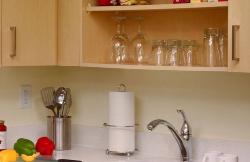 White Station Casa | Relax and Unwind! Outdoor Pool, Pets Allowed, Near Fire Museum of Memphis!
