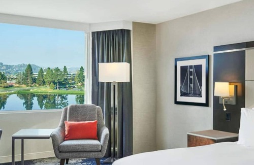 Redwood Shores Casa | Relax and Unwind! Scenic Views of Lagoon and Mountain, Pool, Pet-friendly!