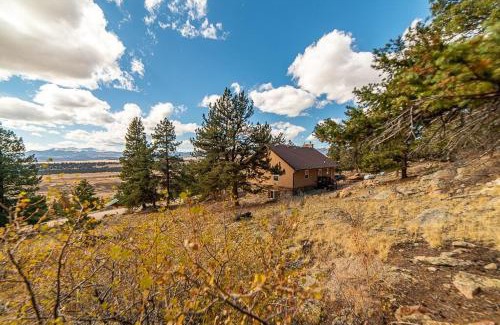Fairplay Casa | Relax and Unwind with Breathtaking Panoramic Views - Red Hill House