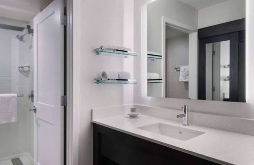 Mount Tabor Complejo | Relax and Recharge! Two Pet-friendly 2BR Suites with Kitchens, Free Breakfast!