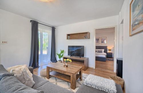Srinjine Apartamento | RELAX apartment Split area with private jacuzzi on terrace with mountain view