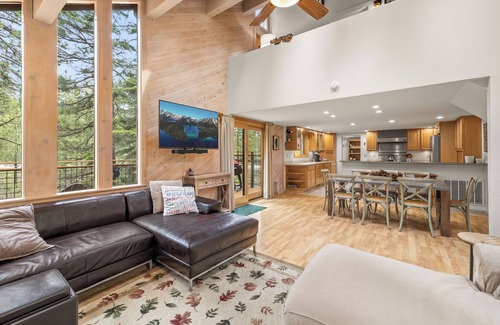 Truckee Cabina | Inviting Cabin w/ A/C at Northstar | Spacious Kitchen | Close to Golf and Mtn Biking | Sleeps 6
