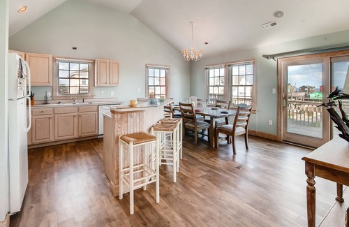 Rodanthe Casa | Disfrute de esta casa con vista al mar en Rodanthe con bañera de hidromasaje, fácil acceso a la playa, agradable para el perro