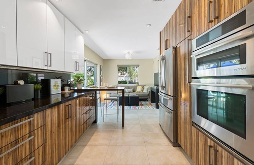 Imperial Point Casa | ¡RELÁJESE EN EL LUGAR SERENITY, UN HOGAR IMPRESIONANTE MODERNO Y CON PISCINA CONTEMPORÁNEA!